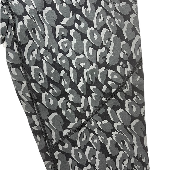 NEW Sweaty Betty Leggings Pants 7/8 Length Workout Gray Black Animal Print Small - Picture 10 of 15